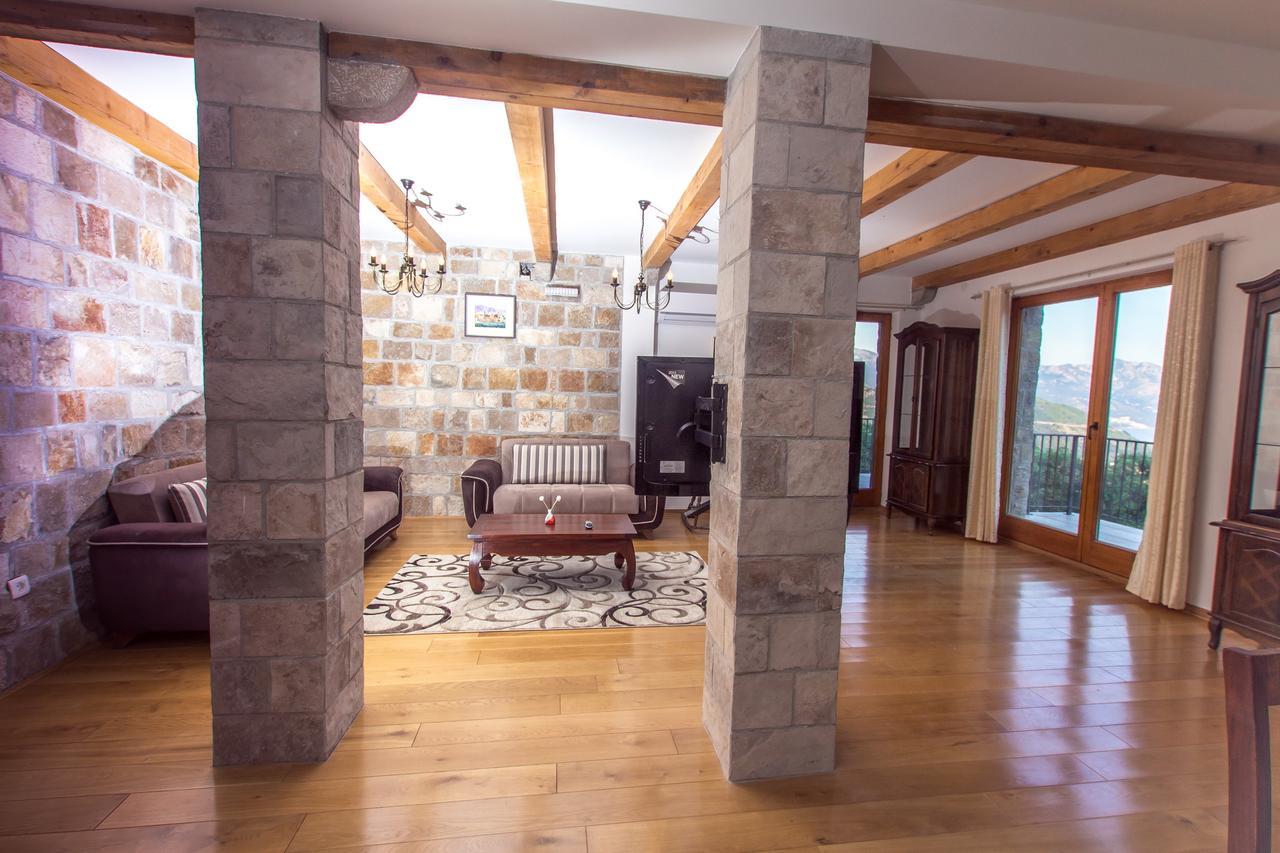 Apartment Stone House *