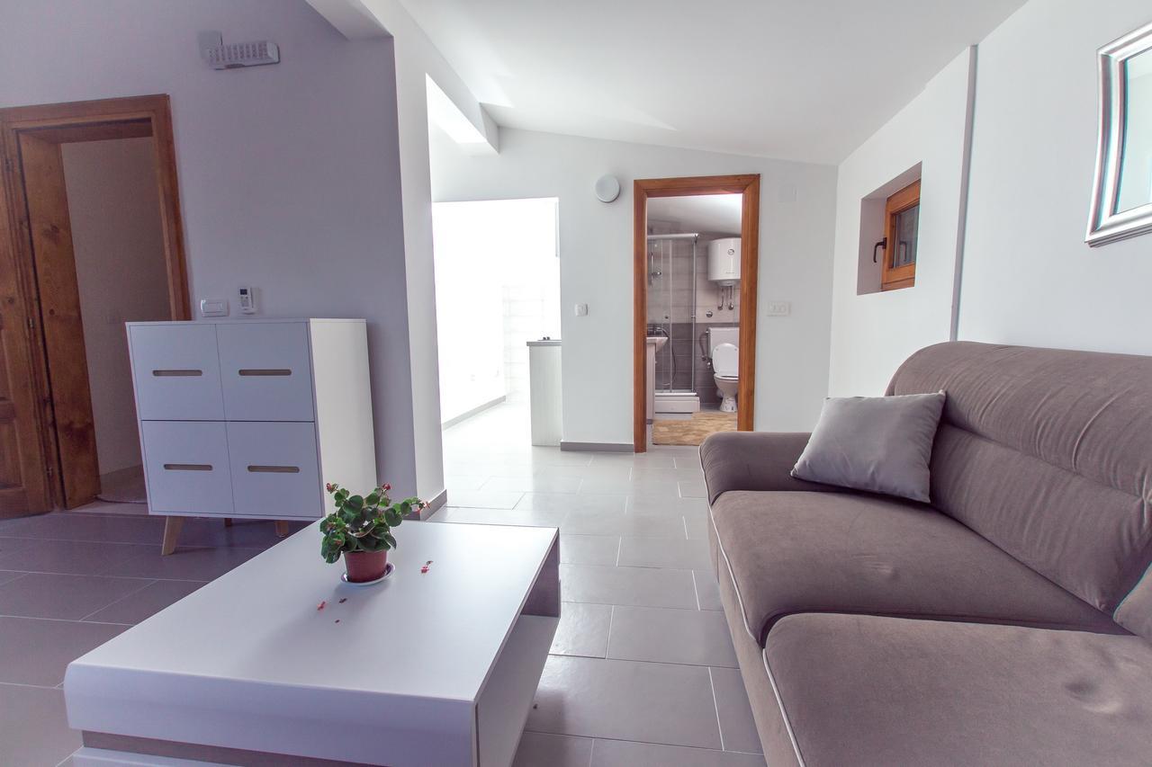 Stone House Apartment *