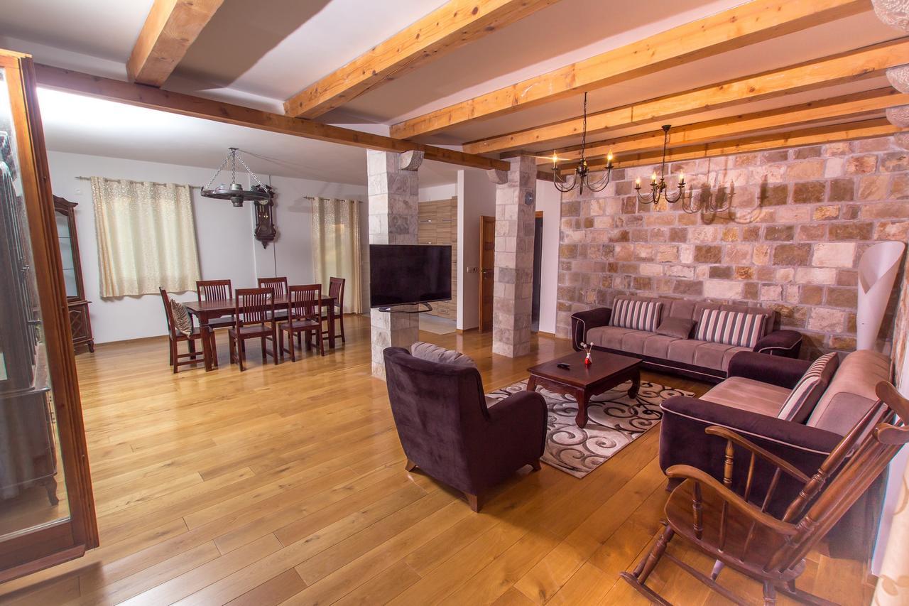 Stone House Apartment *
